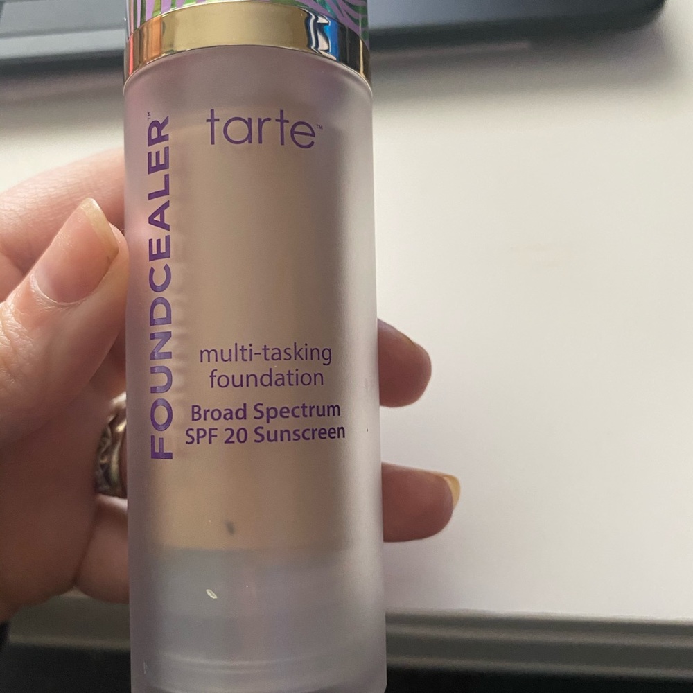 Tarte Foundcealer Foundation